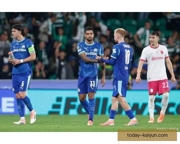 阿劳霍防守端表现稳健，成为球队后防线的重要支柱