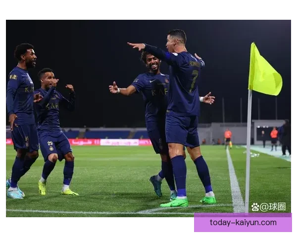 德布劳内双脚能力展示持续引发足球界的广泛关注与赞誉